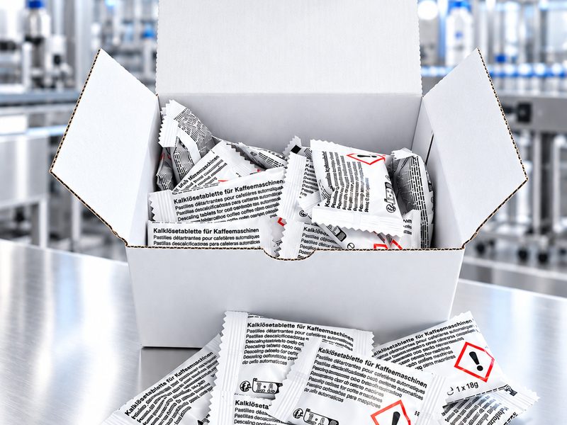 Entkalkungstabletten in Flowpacks, Konfektionierung in der Produktion